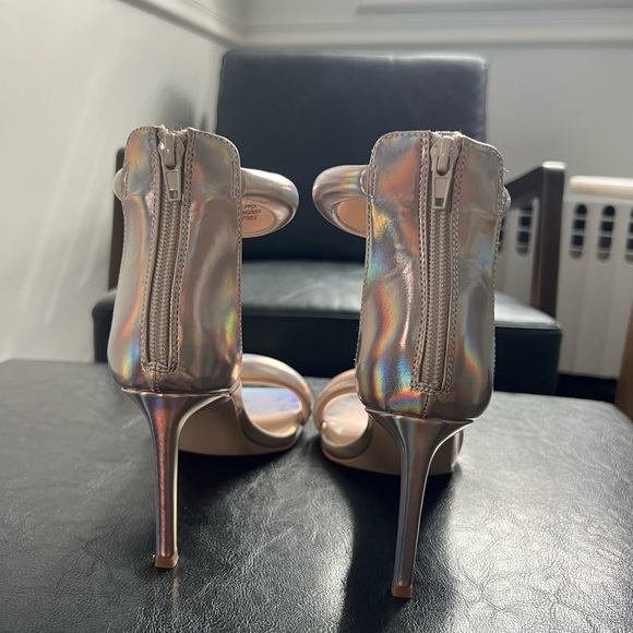 Steve Madden Partay Ankle Strap Sandal, Iridescent, Size 8 - Picture 5 of 7